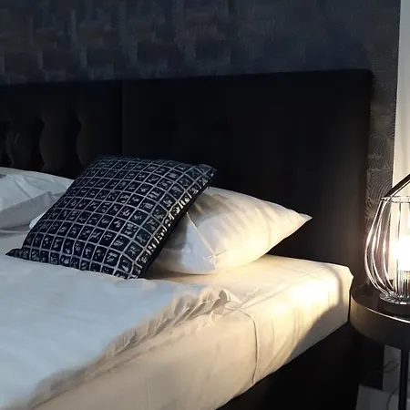 Liza Lux I Old Town *